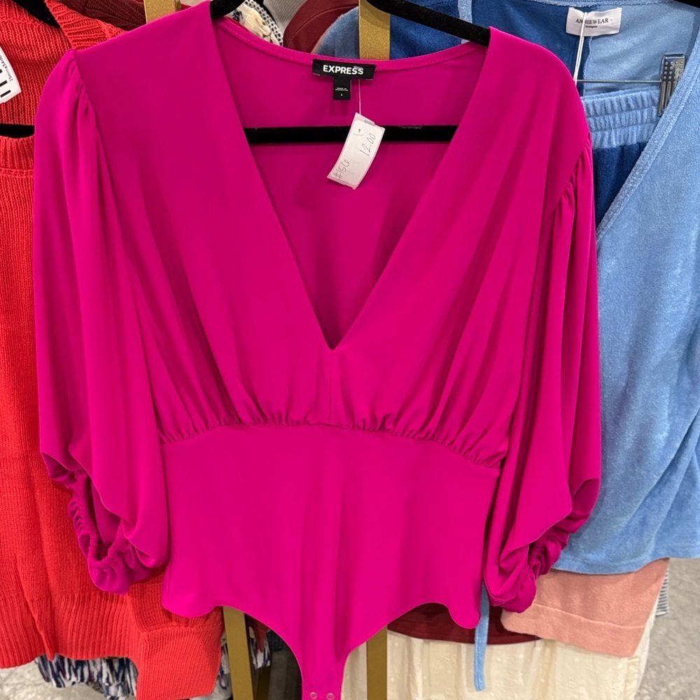 Express Fuchsia V-Neck Blouson Bodysuit with Voluminous Sleeves